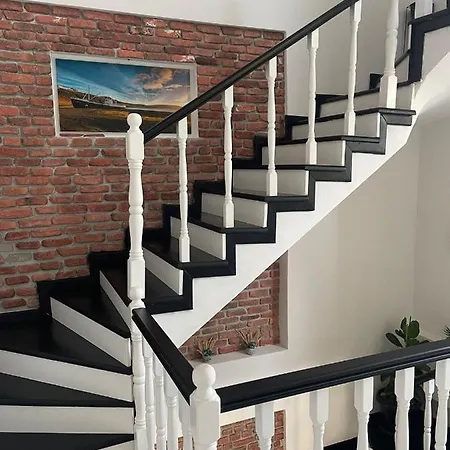 Manazil Alsuqur Apartment