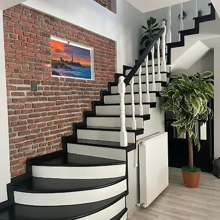 Manazil Alsuqur Apartment